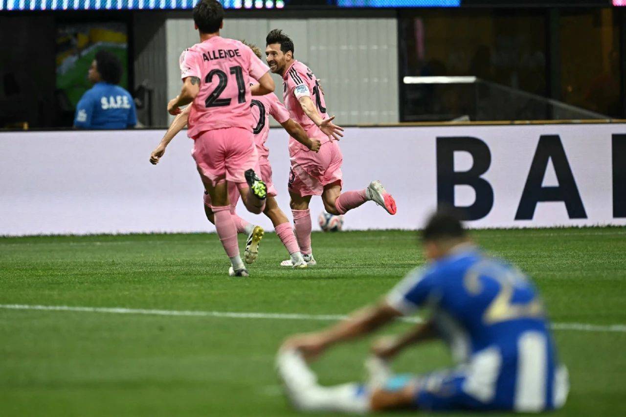 An entry containing Mei You's highest world record in holding the ball